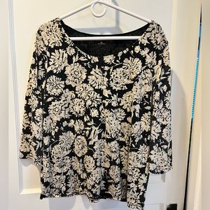 Ladies Croft & Barrow top. Black and off white. Size XL. 3/4 sleeves. EUC